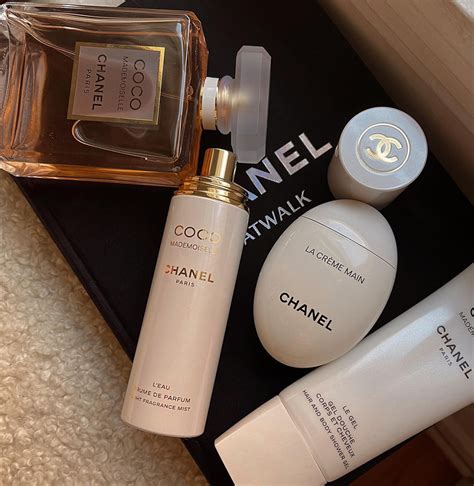 opinioni creme chanel|Chanel cosmetics products.